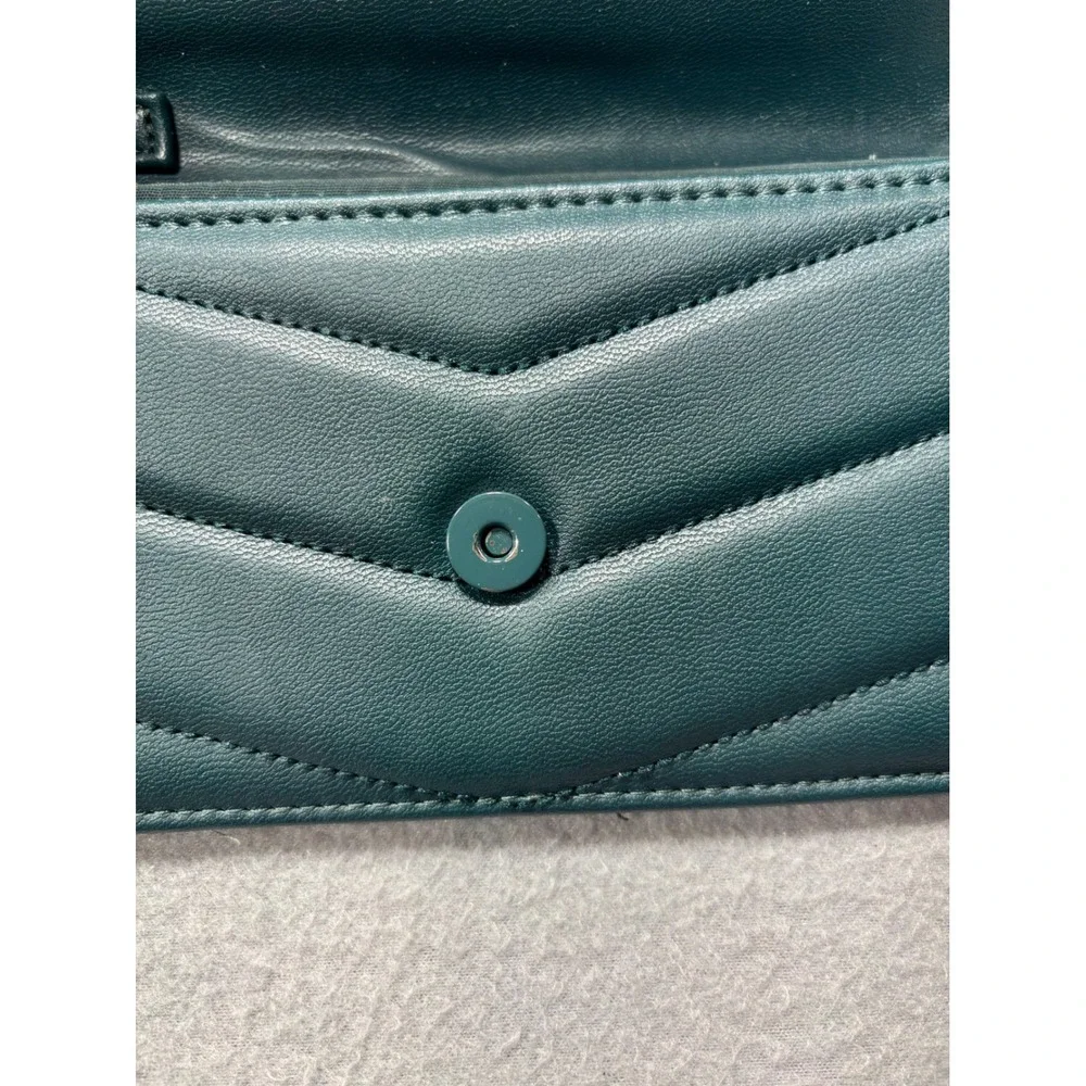 Steve Madden Wallet Chevron Quilted Teal Faux Leather Magnetic Snap Logo‎ Clutch